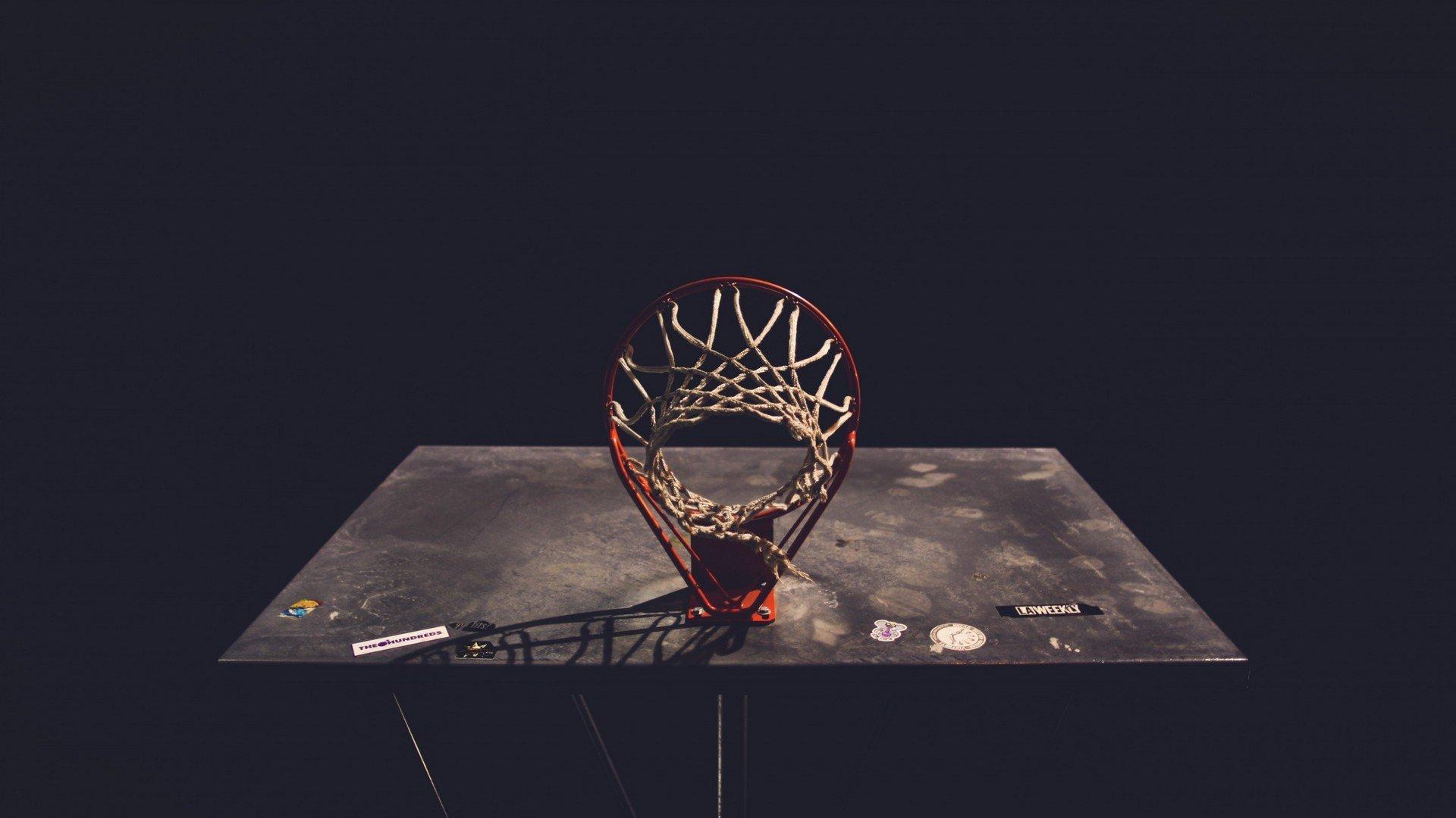 NBA季后赛激战正酣，凯尔特人与勇士上演巅峰对决